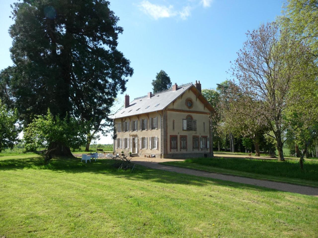 Bed and Breakfast Domaine De Savigny Saint-Saulge Экстерьер фото